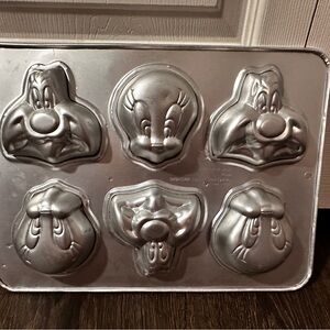Wilton Tweety and Sylvester Mini Cake or Muffin Pan Mold Vintage 1994